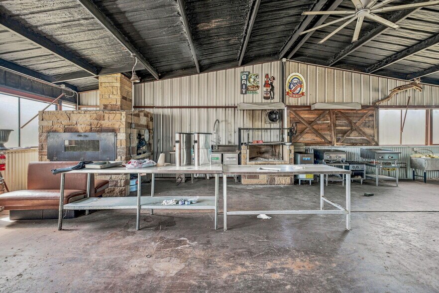 More Photos Of 2869 S Highway 144, Glen Rose Specialty For Sale