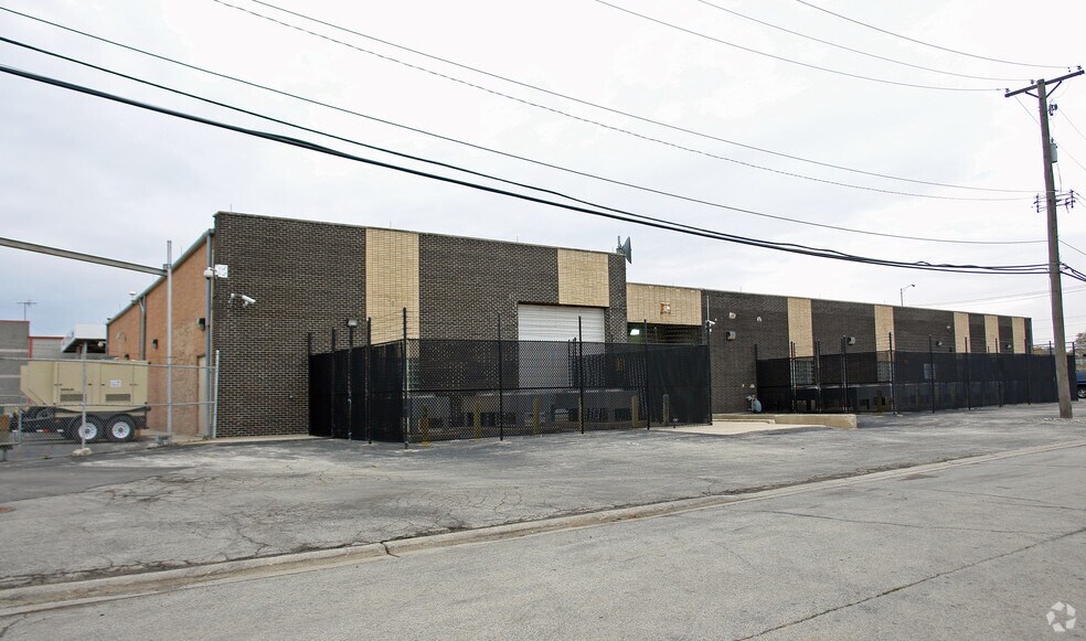 More Photos Of 7459 W 79th St, Bridgeview Warehouse For Lease