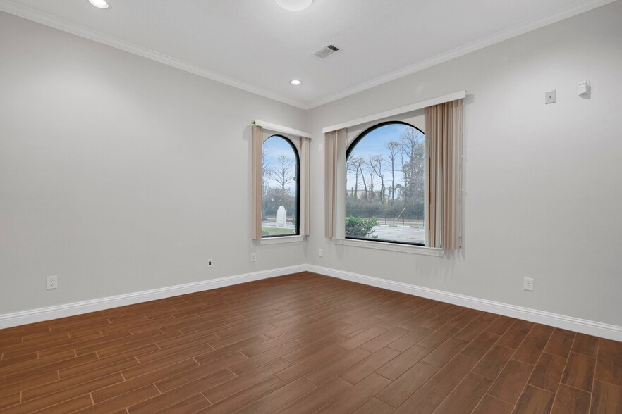 More Photos Of 12818 Willow Centre, Houston Office Residential For Sale