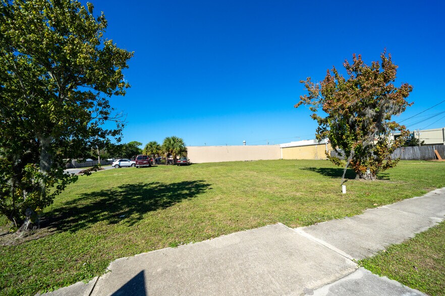 More Photos Of 1018 Orange St, Titusville Warehouse For Sale