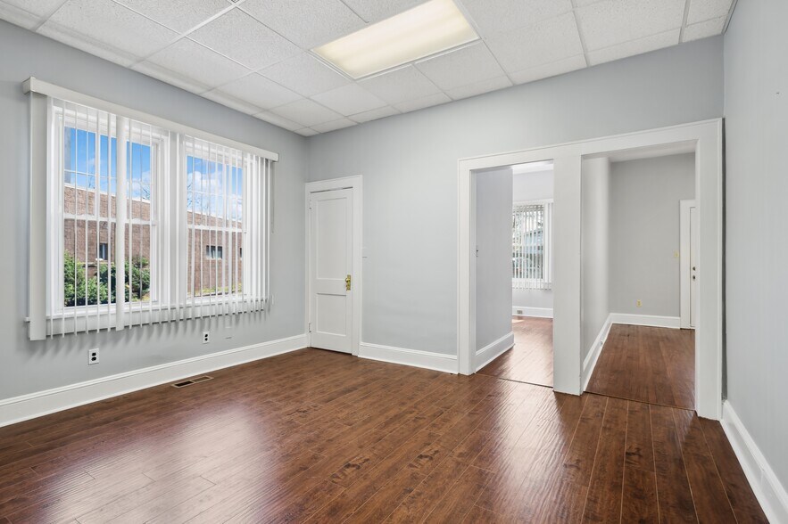 More Photos Of 586 Livingston Ave, North Brunswick Office For Sale