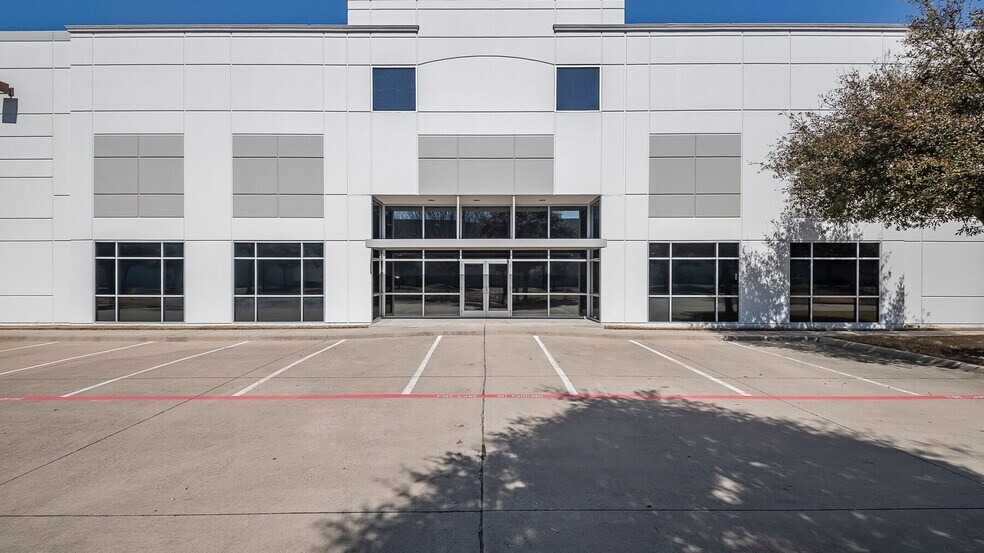 More Photos Of 800 W Bethel Rd, Coppell Distribution For Lease