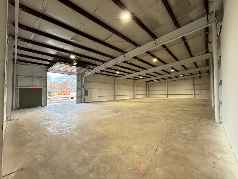 More Photos Of 160 N Ortonville Rd, Ortonville Warehouse For Lease