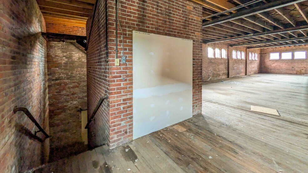 More Photos Of 301 W Water St, Sandusky Restaurant For Sale