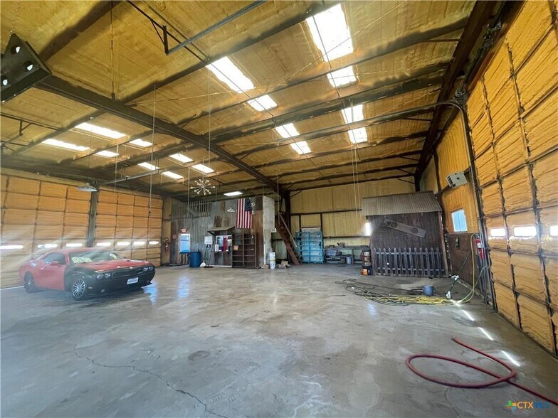 More Photos Of 107 10th St, Lampasas General Retail For Sale