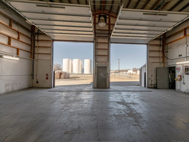 More Photos Of 800 Clough Ave, Columbus Service For Lease