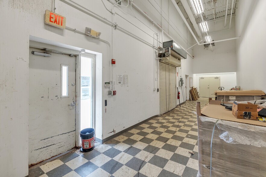 More Photos Of 45 Bartlett St, Marlborough Light Manufacturing For Lease