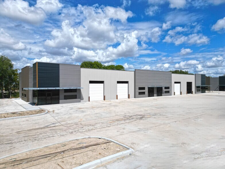 More Photos Of 5279 N Main St, Baytown Unknown For Lease