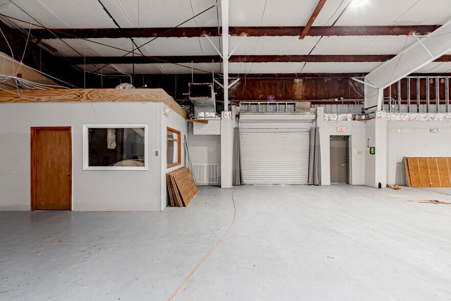 More Photos Of 9170 S Choctaw Dr, Baton Rouge Warehouse For Lease