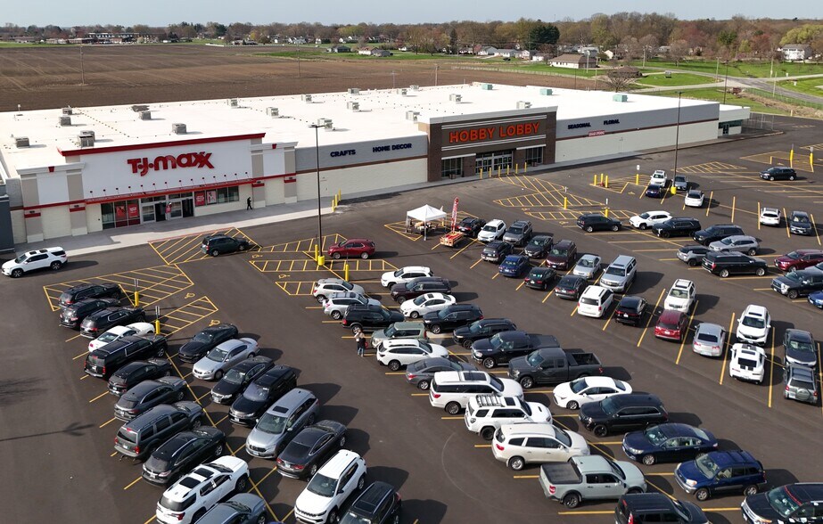 Primary Photo Of 1325 E Jackson St, Macomb Department Store For Lease