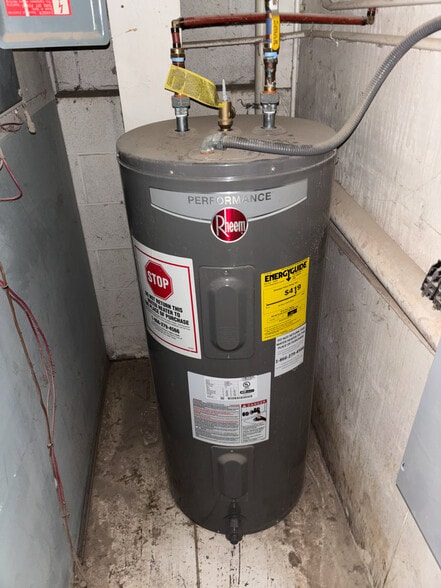 More Photos Of 1805-1811 Sawmill Pky, Huron Warehouse For Sale