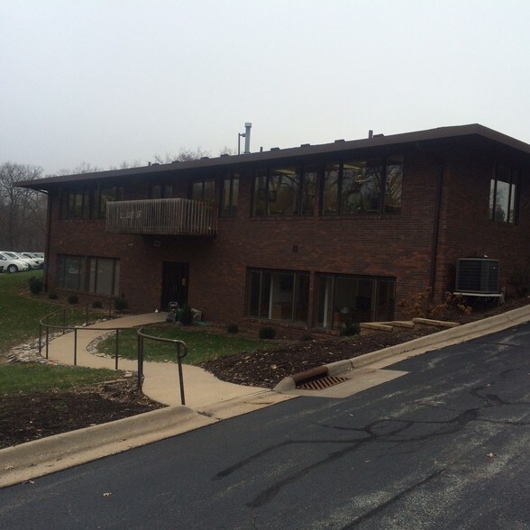 Primary Photo Of 604 35th Ave, Moline Medical For Lease