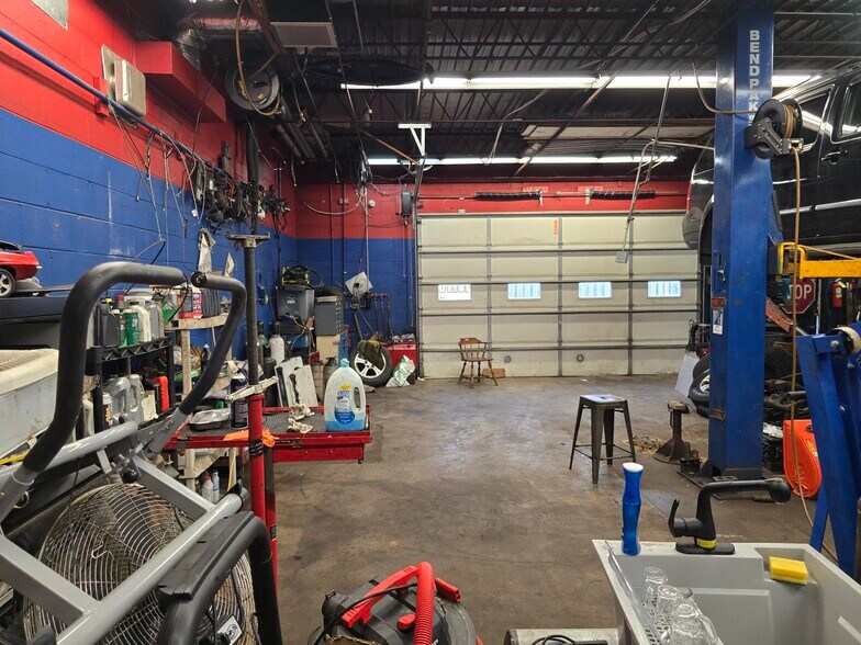 More Photos Of 1580 S Cora St, Des Plaines Warehouse For Sale