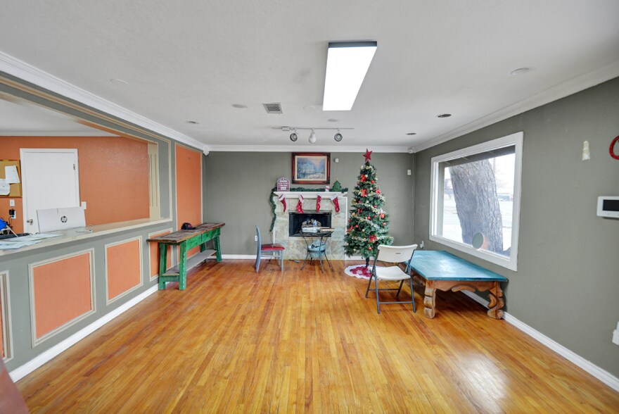 More Photos Of 1509 N Big Spring St, Midland Loft Creative Space For Sale