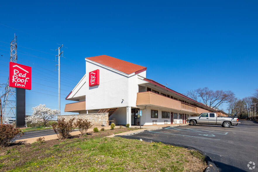 Primary Photo Of 307 Dunn Rd, Florissant Hotel For Sale