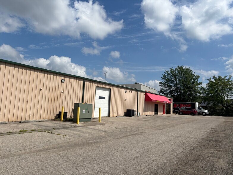 More Photos Of 1160 E Napier Ave, Benton Harbor Freestanding For Lease