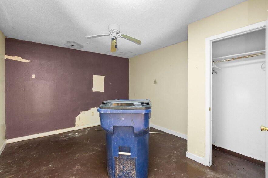 More Photos Of 102 9th St N, Texas City Apartments For Sale