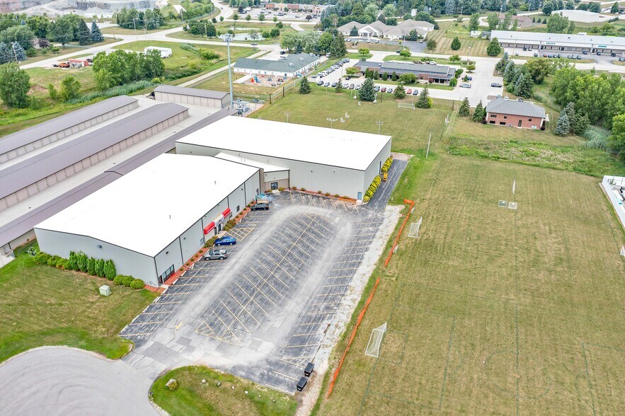 More Photos Of 1856 Nimitz Dr, De Pere Distribution For Lease