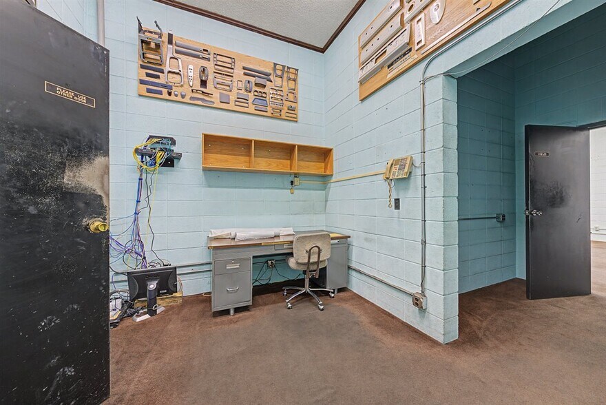 More Photos Of 16771 S 15th St, Galesville Warehouse For Sale