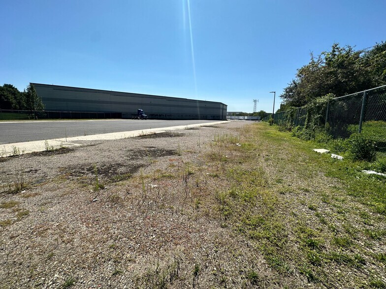 More Photos Of 1515 Burnt Mill Rd, Cherry Hill Distribution For Lease