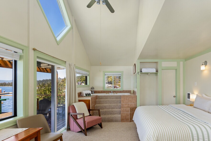 More Photos Of 580 Marine Dr, Wheeler Hotel For Sale