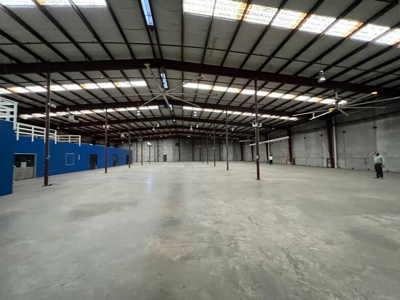 More Photos Of 3000 Lausat St, Metairie Warehouse For Lease