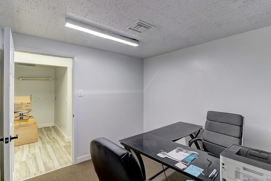 More Photos Of 5901 W Indian School Rd, Phoenix Medical For Sale