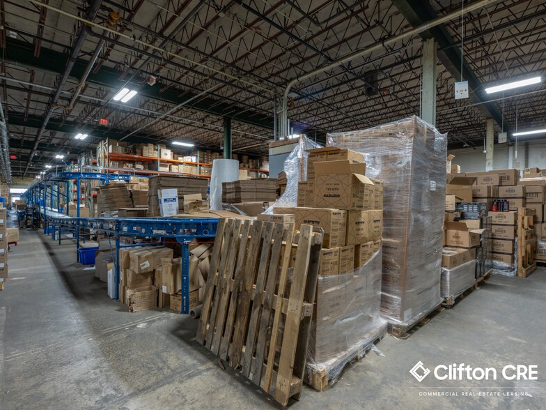 More Photos Of 1 Kero Rd, Carlstadt Showroom For Lease