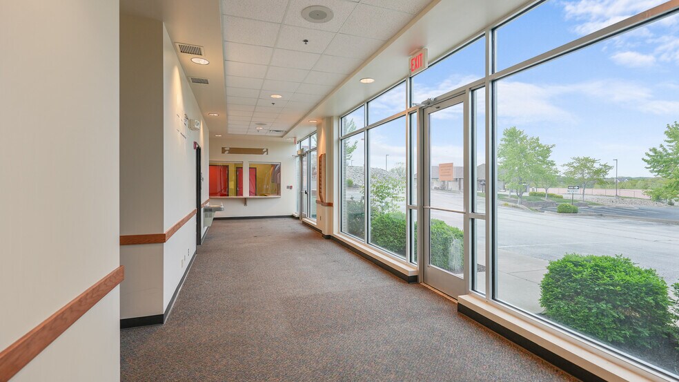 More Photos Of 2265 Bagnell Dam Blvd, Lake Ozark Office For Sale