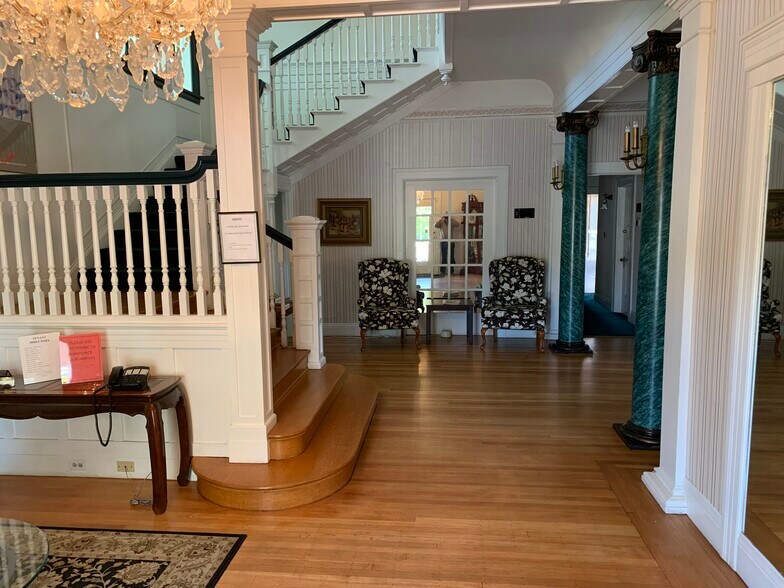 More Photos Of 725 College Ave, Santa Rosa Office For Sale