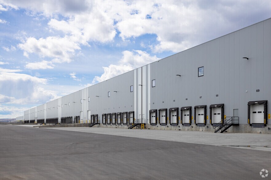 More Photos Of 11575 Stonehill Dr NE, Calgary Warehouse For Lease