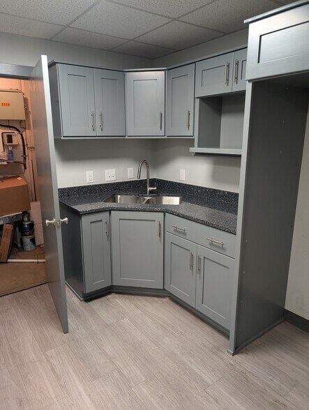 More Photos Of 4085 Pepperell Way, Dublin Distribution For Sale