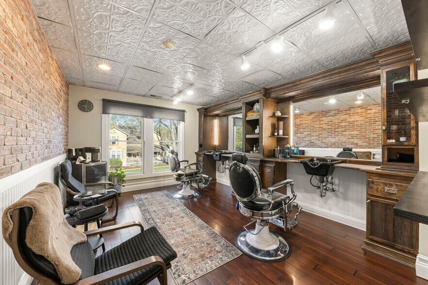 More Photos Of 237 W Jefferson Ave, Naperville Freestanding For Sale