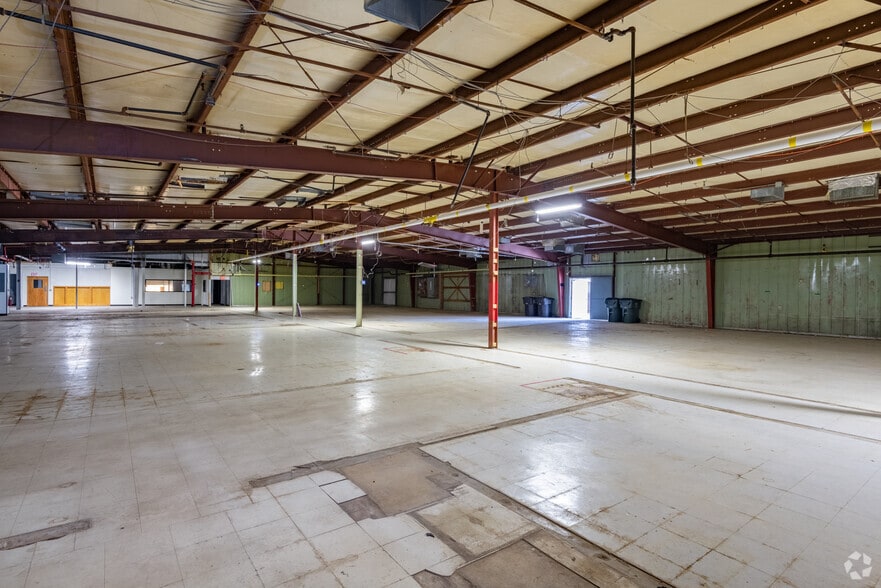 More Photos Of 612 E Lake St, Lake Mills Industrial For Sale