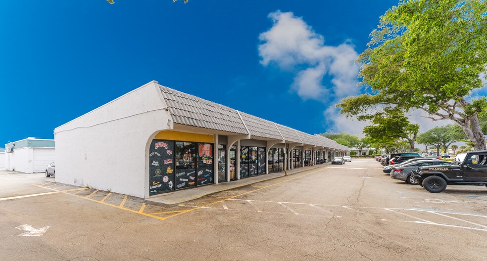 More Photos Of 132-158 NW 20th St, Boca Raton Unknown For Lease