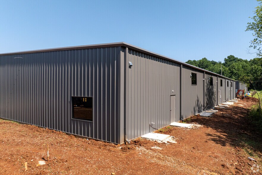 More Photos Of 564 Blake Bottom Road, Huntsville Showroom For Lease