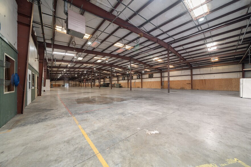 More Photos Of 1056 NE 16th St, Ocala Industrial For Lease
