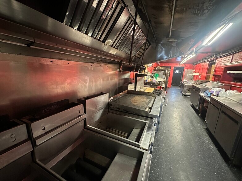 More Photos Of 2201 Hyde Park Blvd, Niagara Falls Restaurant For Sale