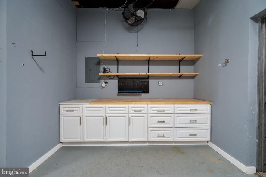 More Photos Of 519 Main St, Blandon Flex For Sale