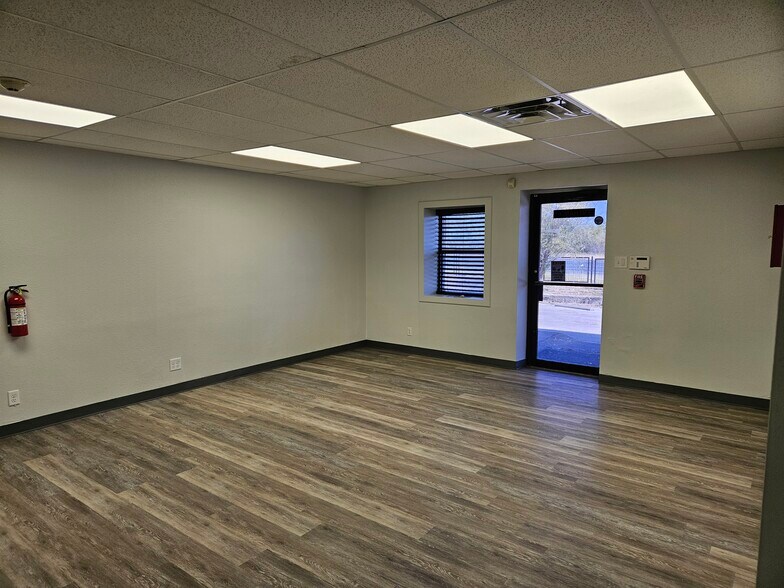 More Photos Of 13700-13812 US Highway 90 W, San Antonio Warehouse For Sale
