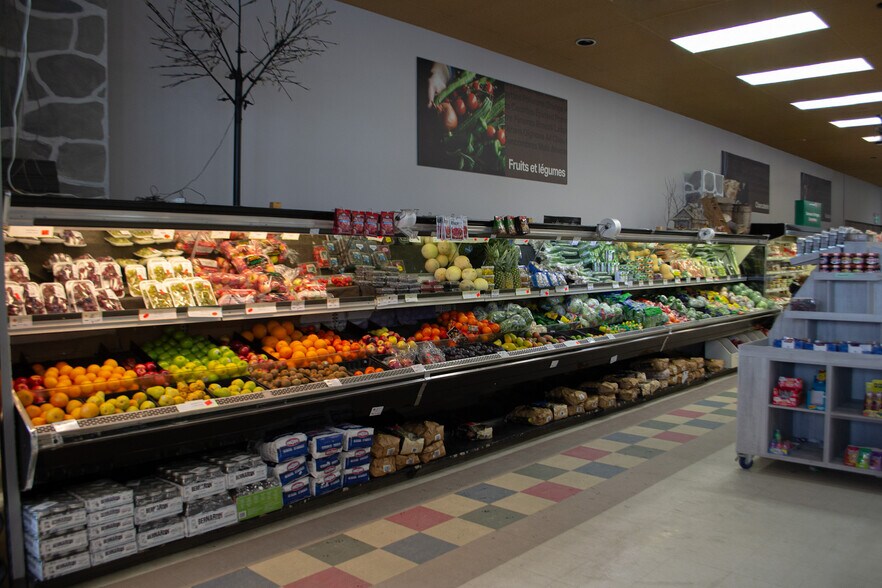 More Photos Of 769 15E Rue, Saint-zacharie General Retail For Sale