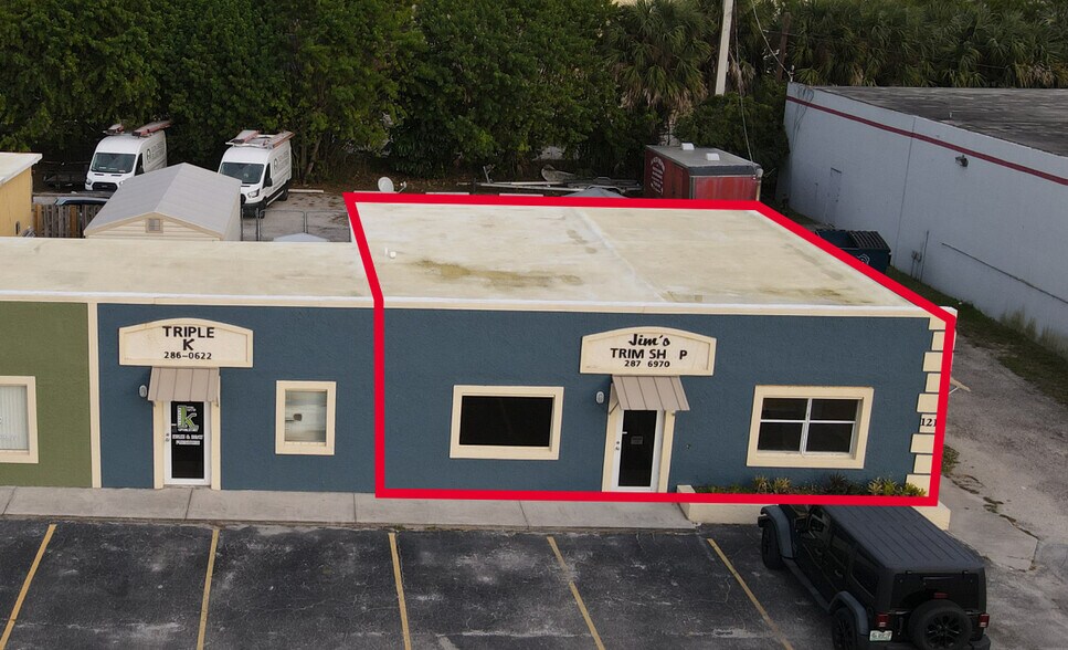 More Photos Of 1205-1217 SE Dixie Cutoff Rd, Stuart Light Distribution For Lease
