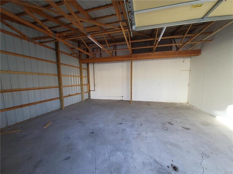 More Photos Of 1611 Spruce St, Easton Flex For Lease