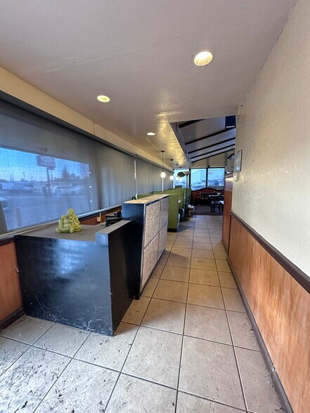 More Photos Of 1023 E F St, Oakdale Restaurant For Lease