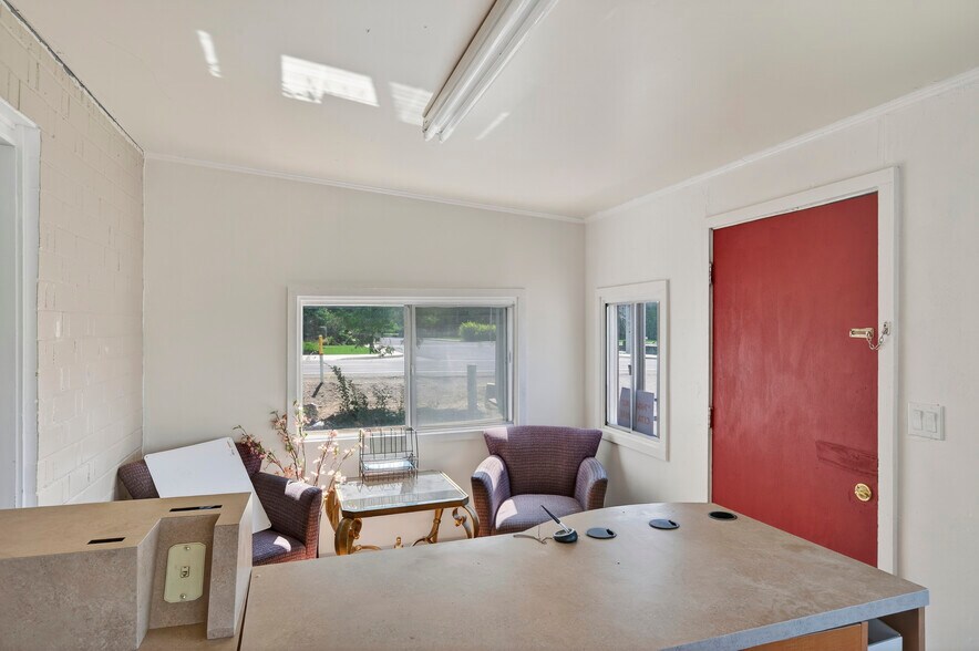 More Photos Of 2091 Locust Rd, Montrose Apartments For Sale