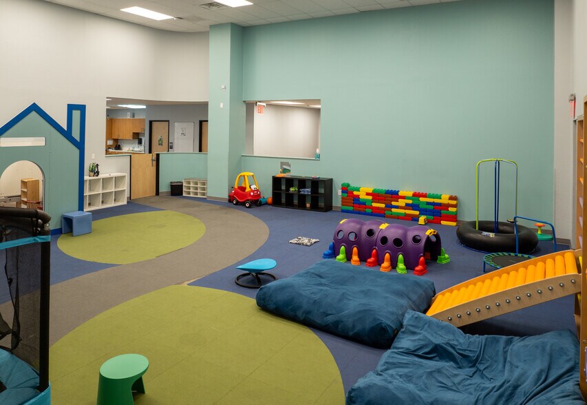 More Photos Of 4441 Bryant Irvin Rd N, Fort Worth Medical For Sale