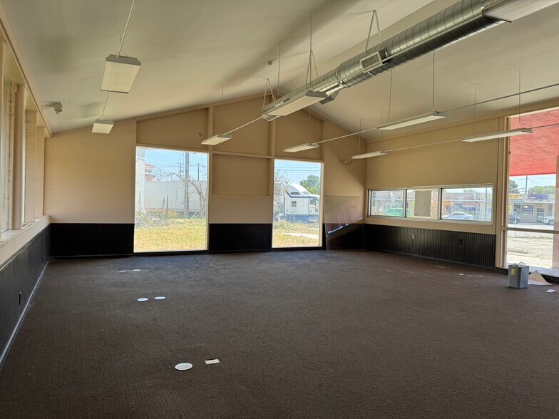 More Photos Of 2805 Vineyard Ave, Oxnard Freestanding For Sale