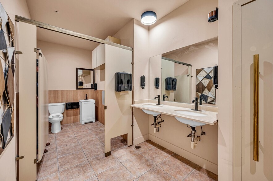 More Photos Of 223 Valencia Ave, Coral Gables Restaurant For Lease