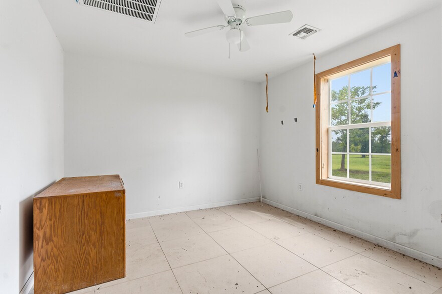 More Photos Of 22900 W Skelly Rd, Haskell Light Manufacturing For Sale