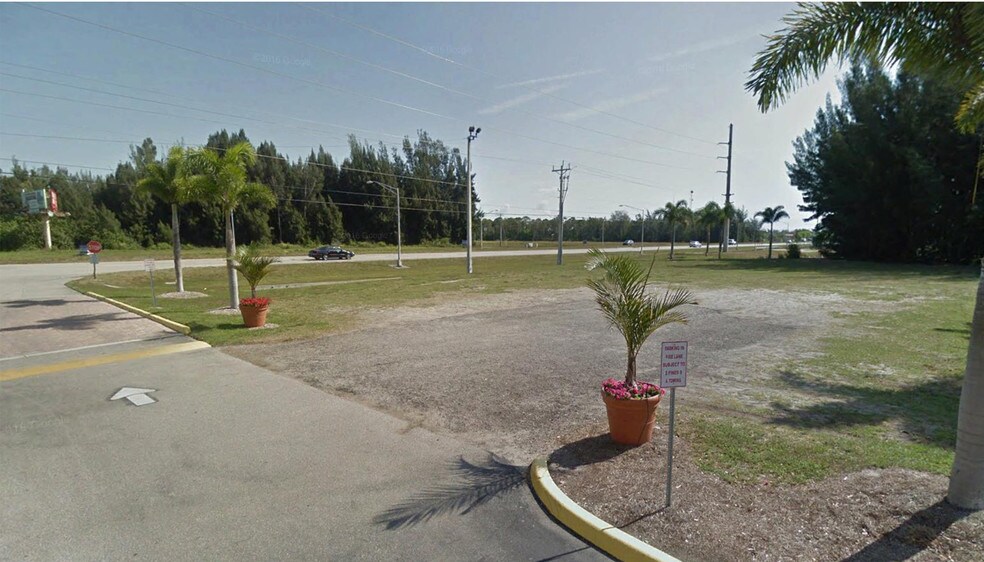 More Photos Of 724 SW Pine Island Rd, Cape Coral Restaurant For Lease